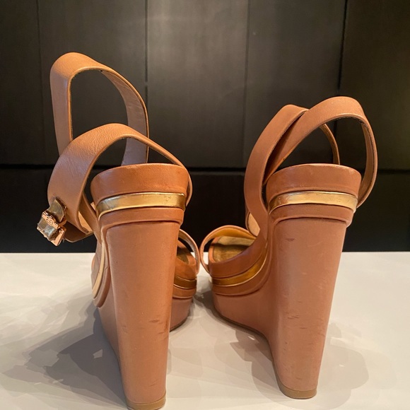 BCBGMAXAZRIA sandal wedge. Size 8.5 (fits like an 8). Used condition. - Picture 3 of 8